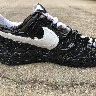 真硬核定制，被「毒液」侵蝕的 Nike 小白鞋太逼真了！